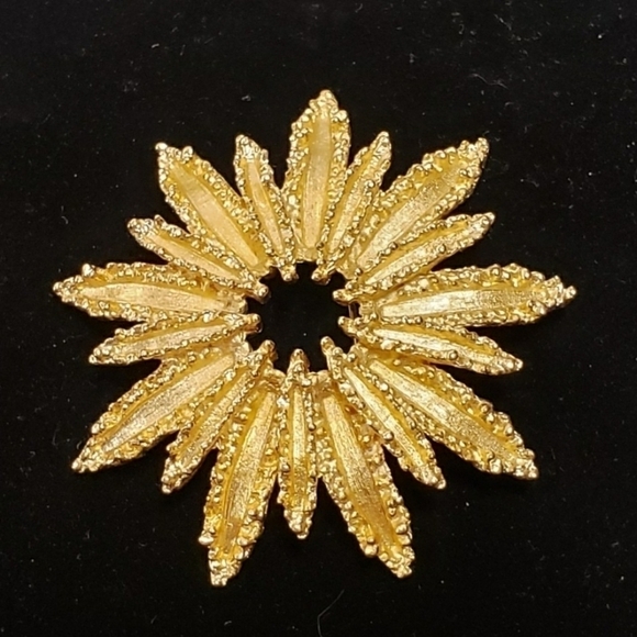Vintage Avon Sunburst Brooch Pin Gold Statement Piece Please see photos :) - Picture 3 of 7